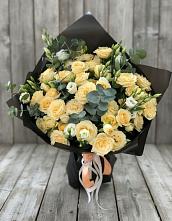 Букет цветов из:  Розы и Лизиантусы в Молочном