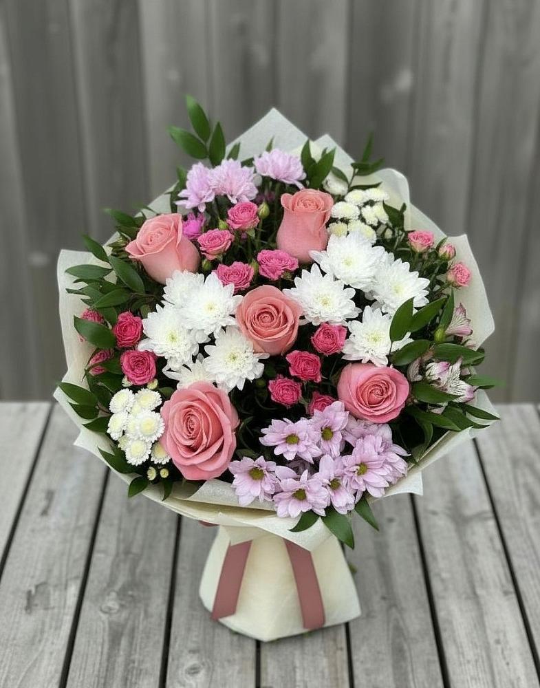 Букет цветов из: Альстромерии, Гвоздики, Розы и Хризантемы в Молочном