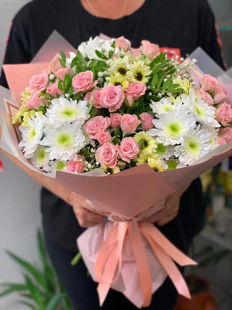 Букет цветов из: Розы и Хризантемы в Молочном