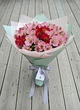 Букет цветов из:  Альстромерии в Молочном