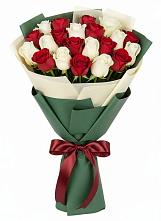 Букет Микс из красных и белых роз #REPLACE_PRED# Молочном