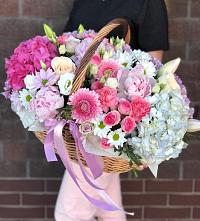 Композиция солнечный день в Молочном Цветочная композиция из Розы, Хризантемы, Пионы и Лизиантусы в корзине в Молочном