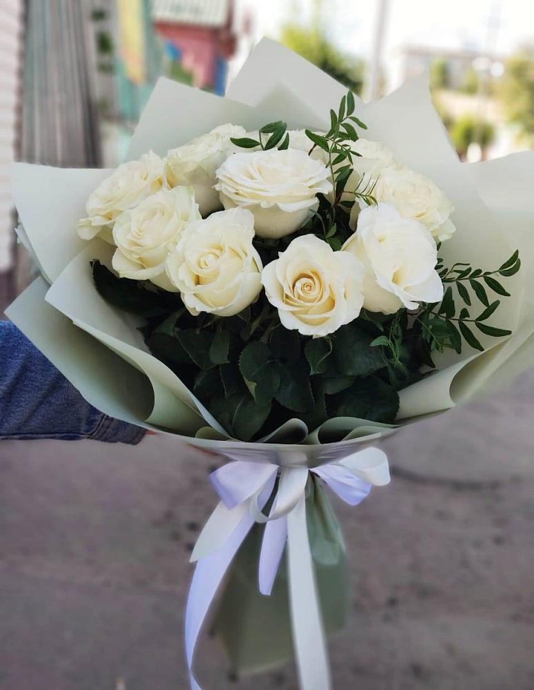 Букет Белые розы Проуд в Молочном