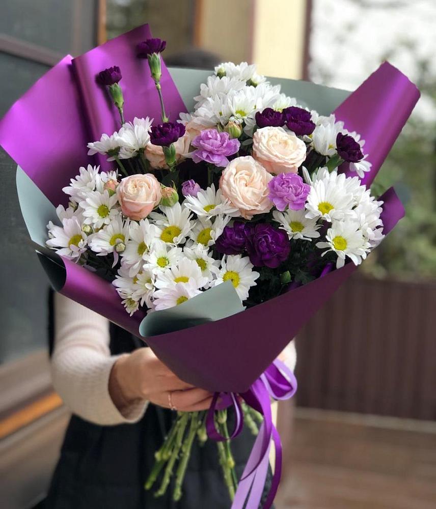 Букет цветов из: Хризантемы, Гвоздики и Розы в Молочном