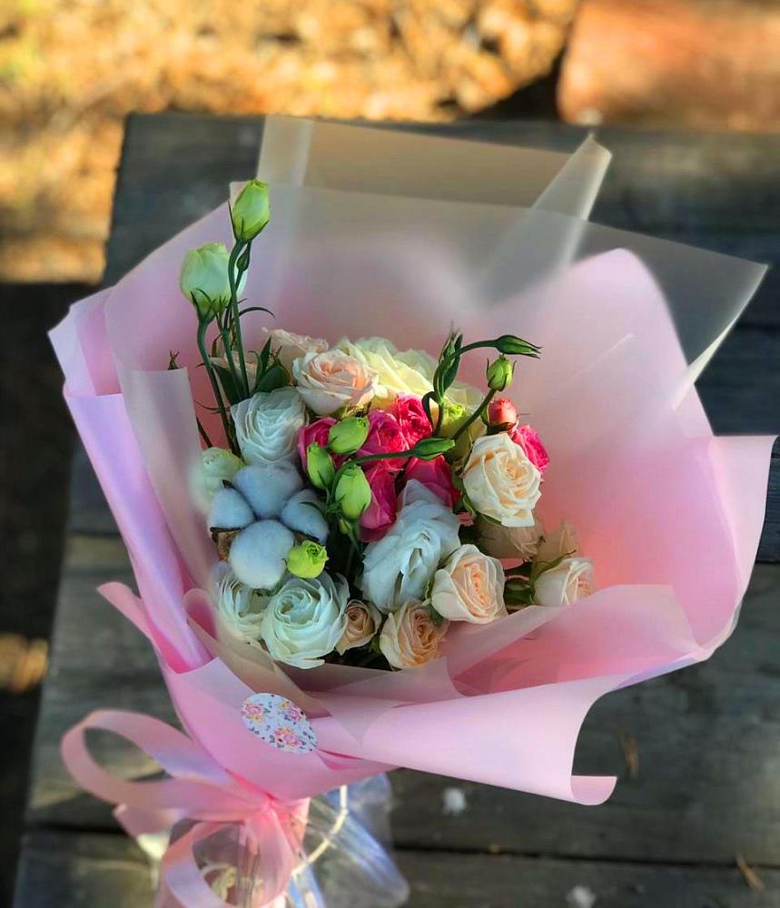 Букет цветов из: Розы и Лизиантусы в Молочном