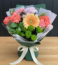 Букет цветов из:  Гвоздики, Розы, Герберы и Хризантемы в Молочном