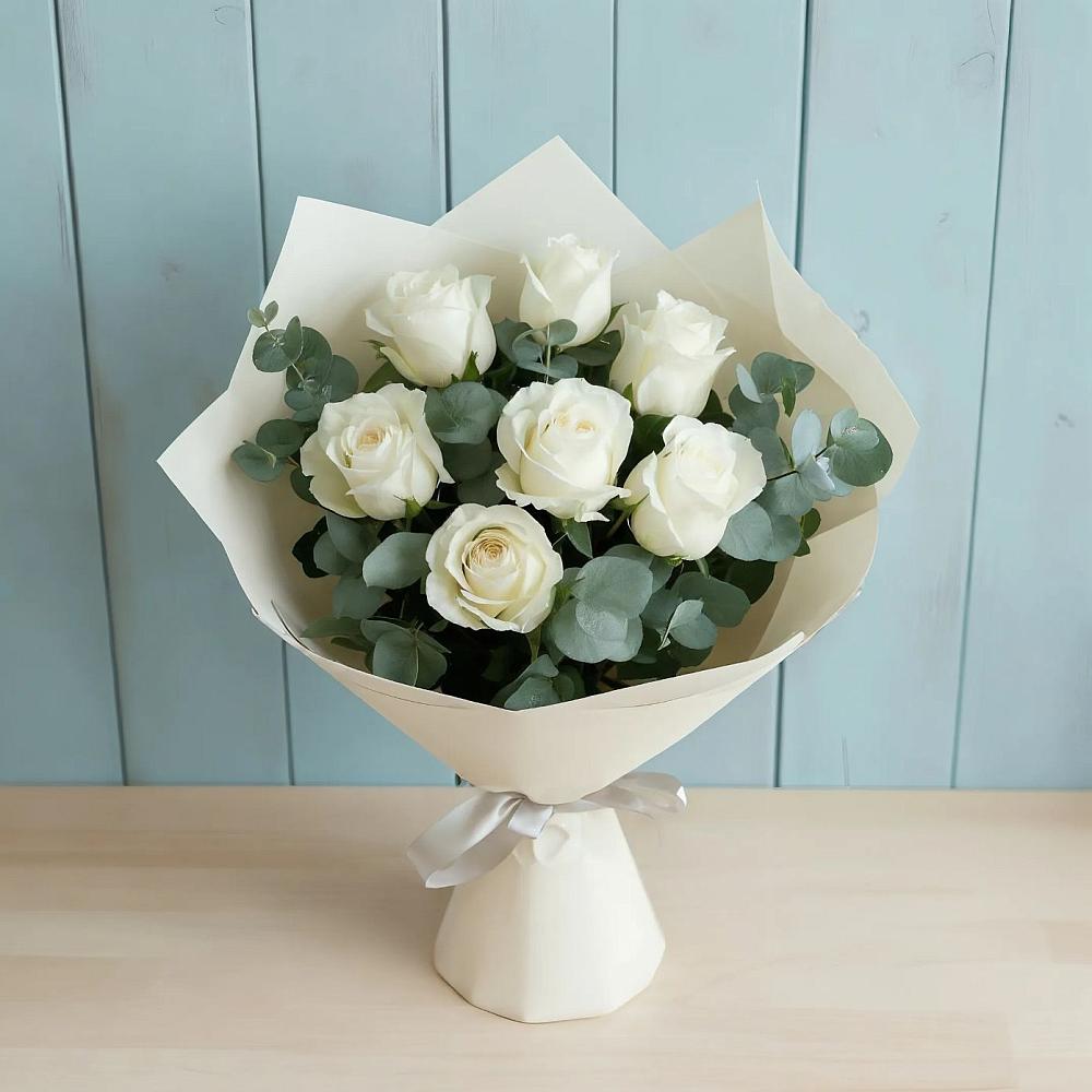 Букет Белые розы в Эвкалипте в Молочном