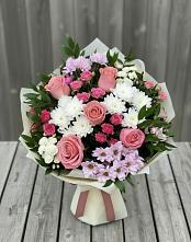 Букет цветов из:  Альстромерии, Гвоздики, Розы и Хризантемы в Молочном