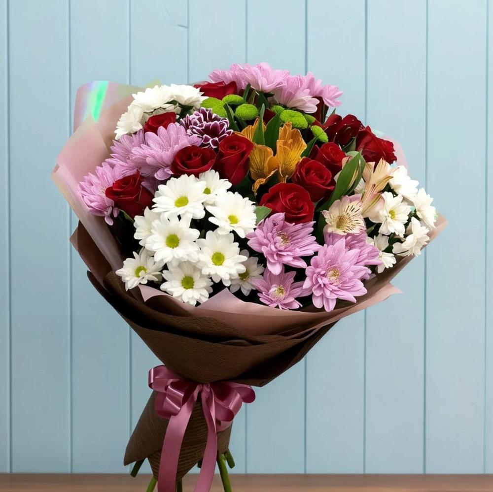 Букет цветов из: Розы, Хризантемы и Альстромерии в Молочном