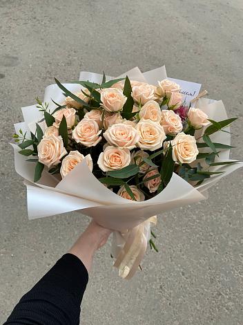 Букет Кремовые розы Латте в Молочном