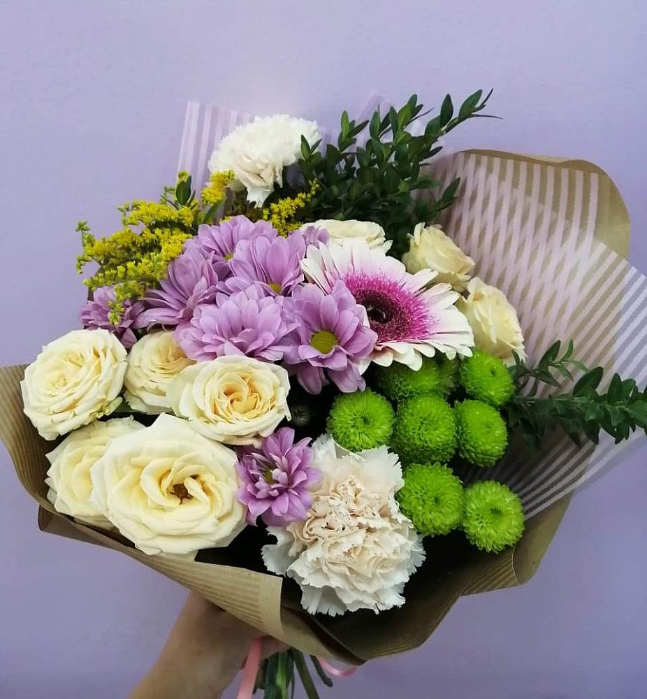Букет цветов из: Хризантемы, Розы, Гвоздики и Герберы в Молочном