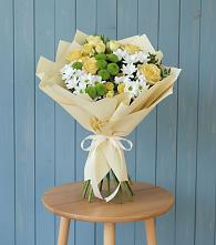 Букет цветов из:  Хризантемы и Розы в Молочном