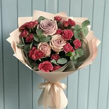 Букет цветов из:  Гвоздики и Розы в Молочном