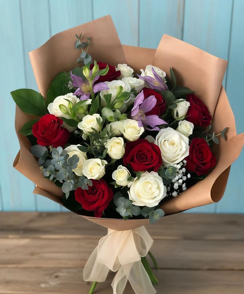 Букет цветов из: Розы и Альстромерии в Молочном