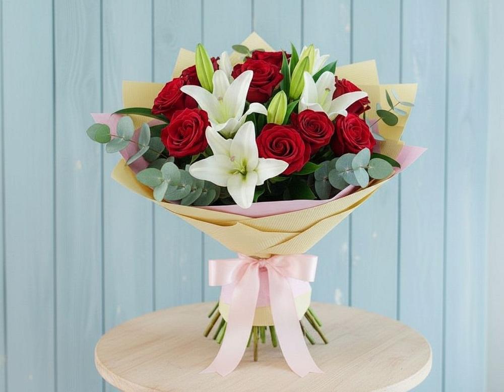 Букет цветов из: Лилии и Розы в Молочном